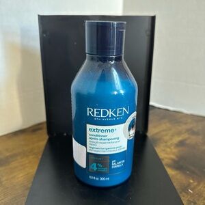 REDKEN Extreme Conditioner 4% strength complex 10.1oz / 300ml.